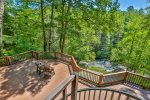 River Dream Lodge: Oversized Deck with View of the Toccoa